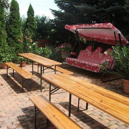 Győrújbarát Jobor Vendeghaz酒店 外观 照片