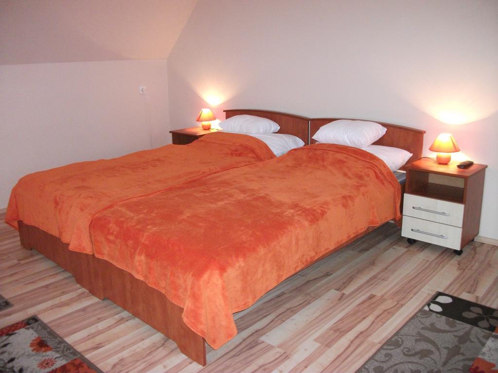 Győrújbarát Jobor Vendeghaz酒店 客房 照片