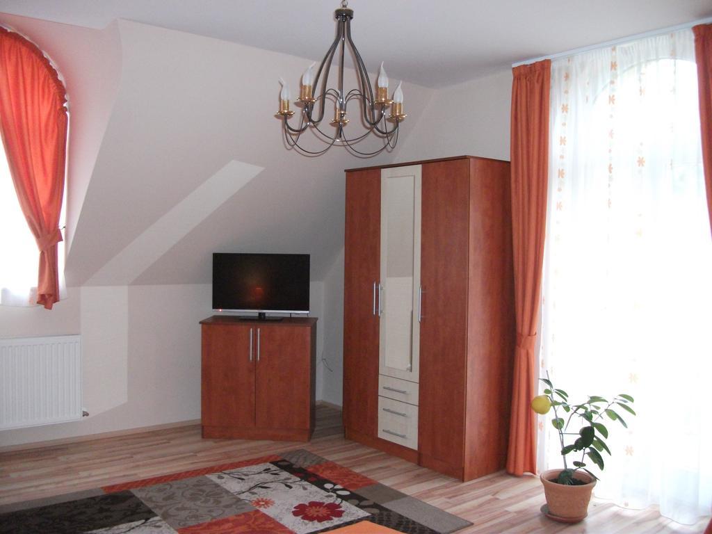 Győrújbarát Jobor Vendeghaz酒店 客房 照片