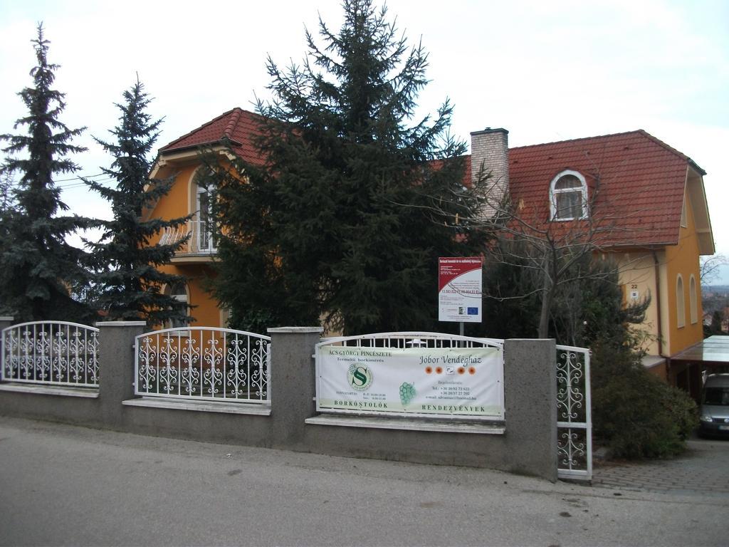 Győrújbarát Jobor Vendeghaz酒店 外观 照片