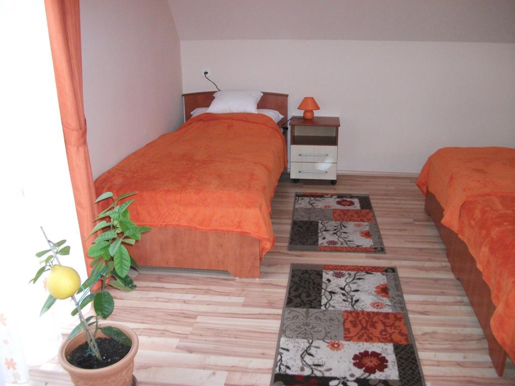 Győrújbarát Jobor Vendeghaz酒店 客房 照片